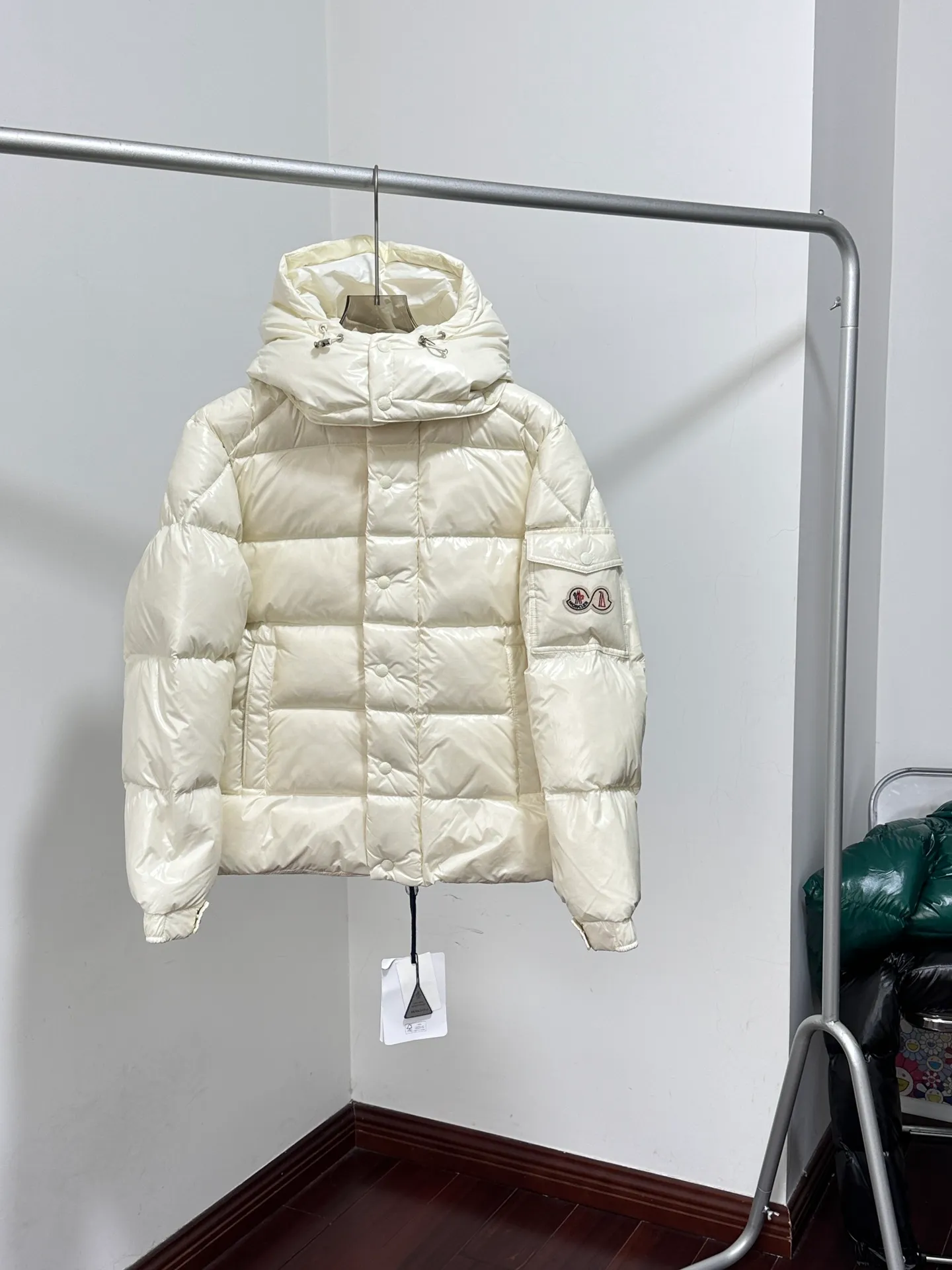 P390 Moncler/ 2026 70 、 。 DNA ， ， 。 Classic ， 、 。 Classic 70 。 Quality， 90 ，Premium Quality ， ，Black ！ Sizes M-3XL